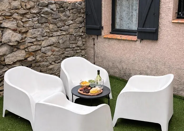 Au Coeur Du Village De *