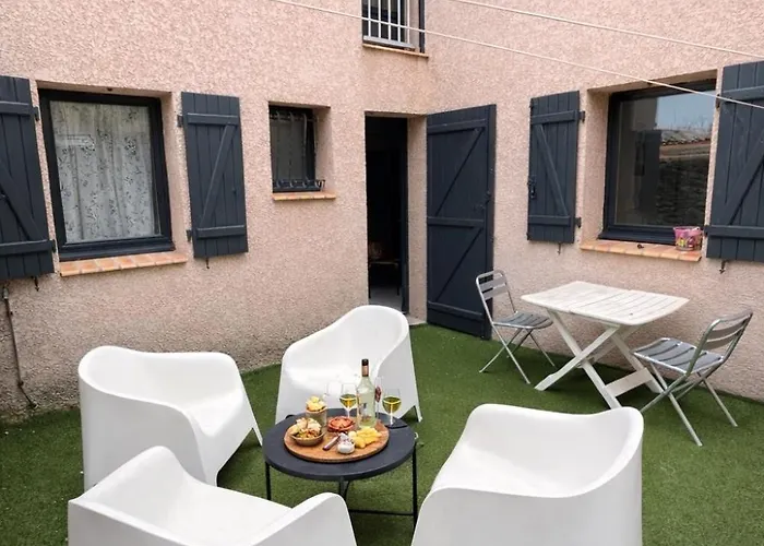 Au Coeur Du Village De Apartment *