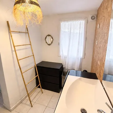 Au Coeur Du Village De *