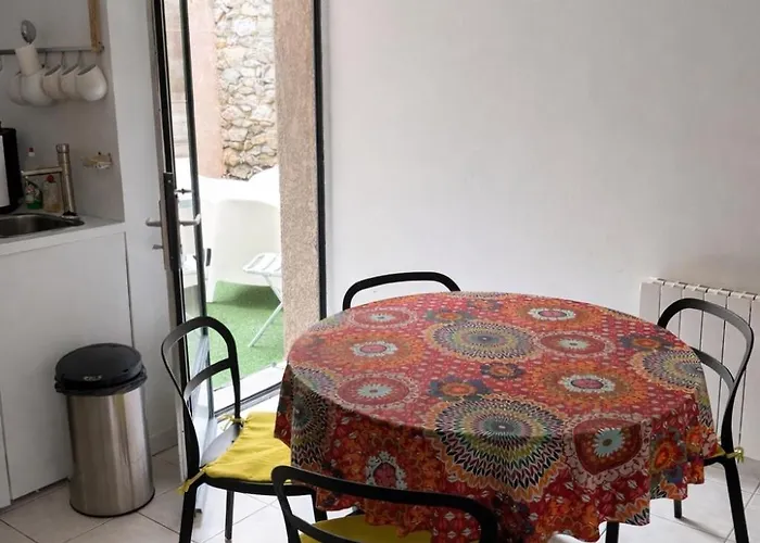 Au Coeur Du Village De 아파트